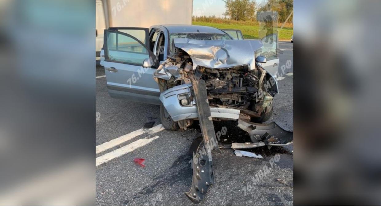 Двое ярославцев переломались в аварии под Ярославлем: подробности