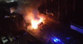 За Волгой поджигают машины: видео