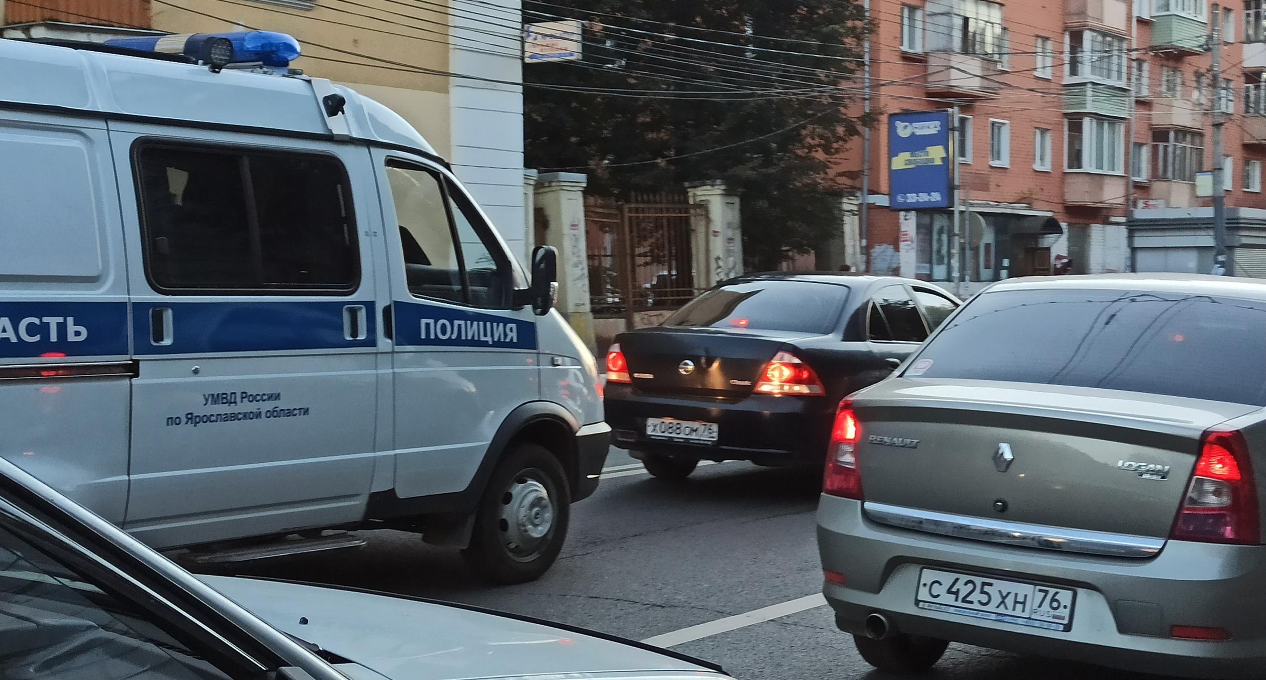 Переломанный ребенок плакал: в Ярославле Форд проехался по мальчику