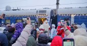 Билеты по 2500 тысячи: в Ярославль прибыл поезд Деда Мороза
