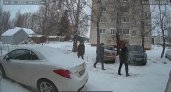Думала, что стреляют под дверью: в Ярославле подростки развлекаются
