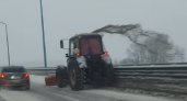 В Ярославле коммунальщики скидывают снег прямиком в Волгу: видео