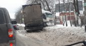 Согнуло пополам: в Ярославле из-за ДТП с фурой образовалась пробка
