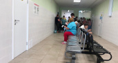 «Рассадник пандемии»: жители Ярославской области жалуются на огромные очереди ко врачу