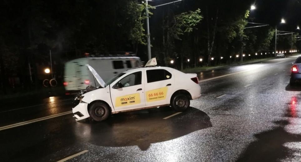  Наложили много швов: вылетевшую из такси в ДТП в Брагино девушку обрили наголо