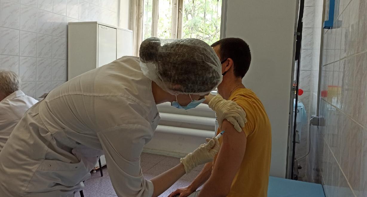 Можно ли прививаться от гриппа, если вакцинировался от коронавируса 