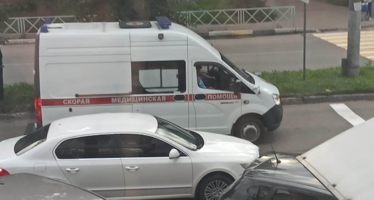 Умер в луже крови: под Ярославлем грузовик раздавил мужчину