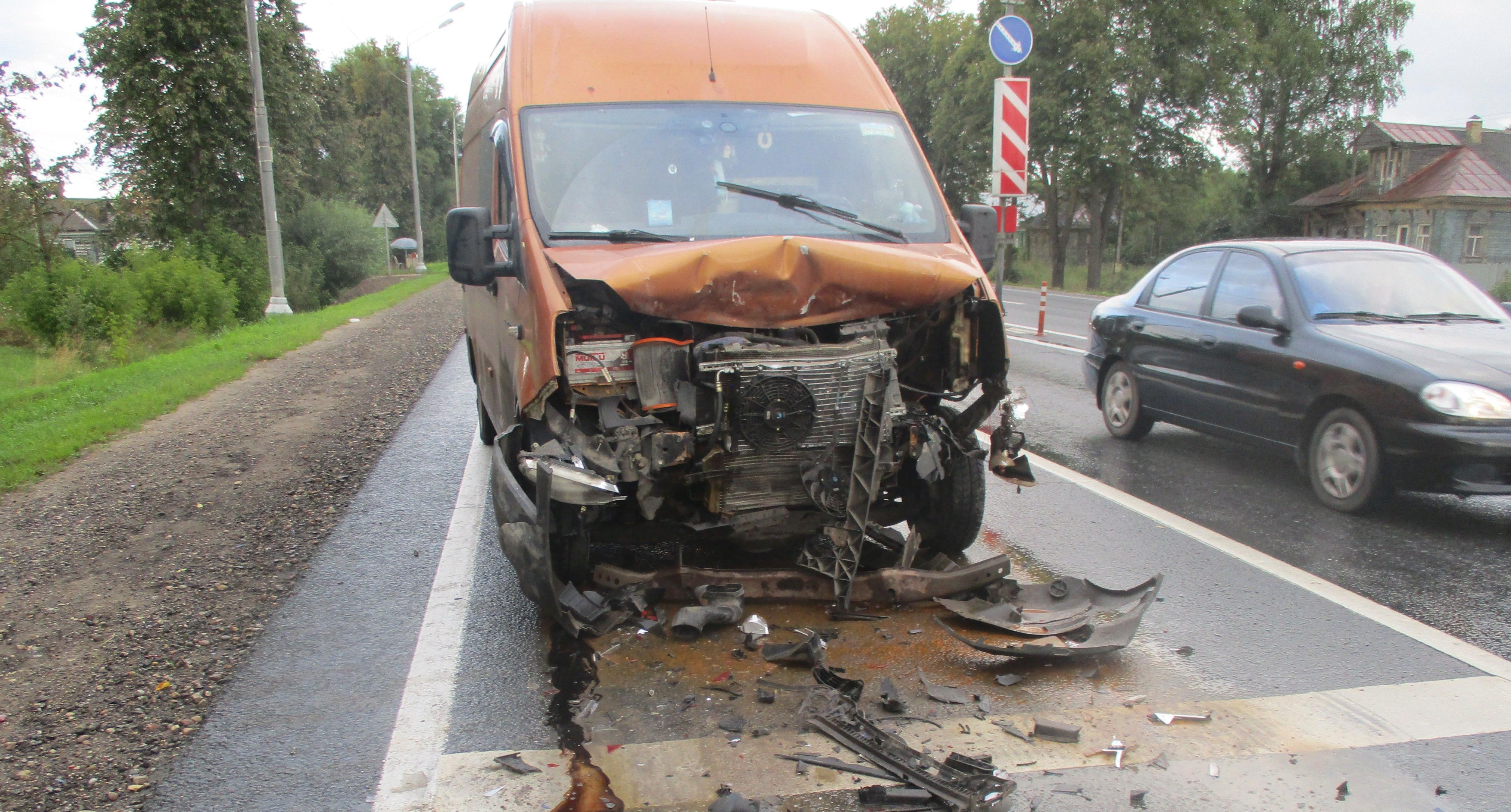 Людей швыряло по салону: подробности массовой аварии под Ярославлем