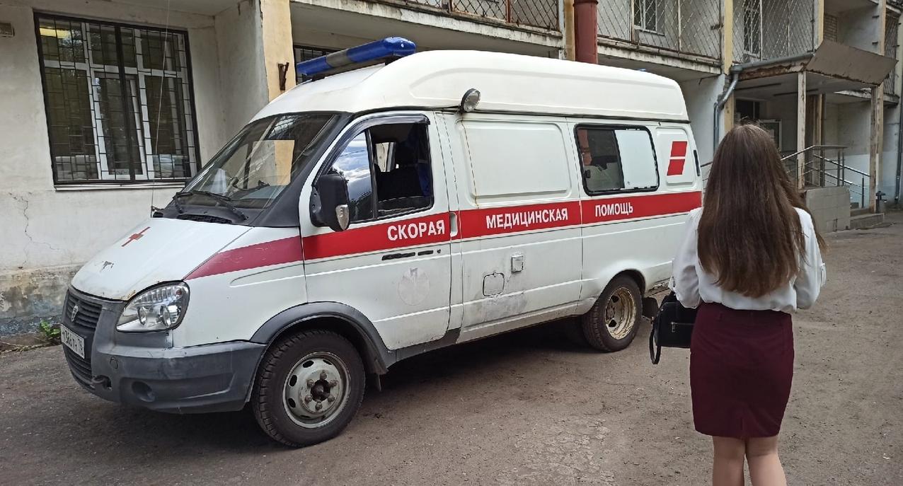 Кричал от боли: в центре ярославна на иномарке сбила женщину с ребенком