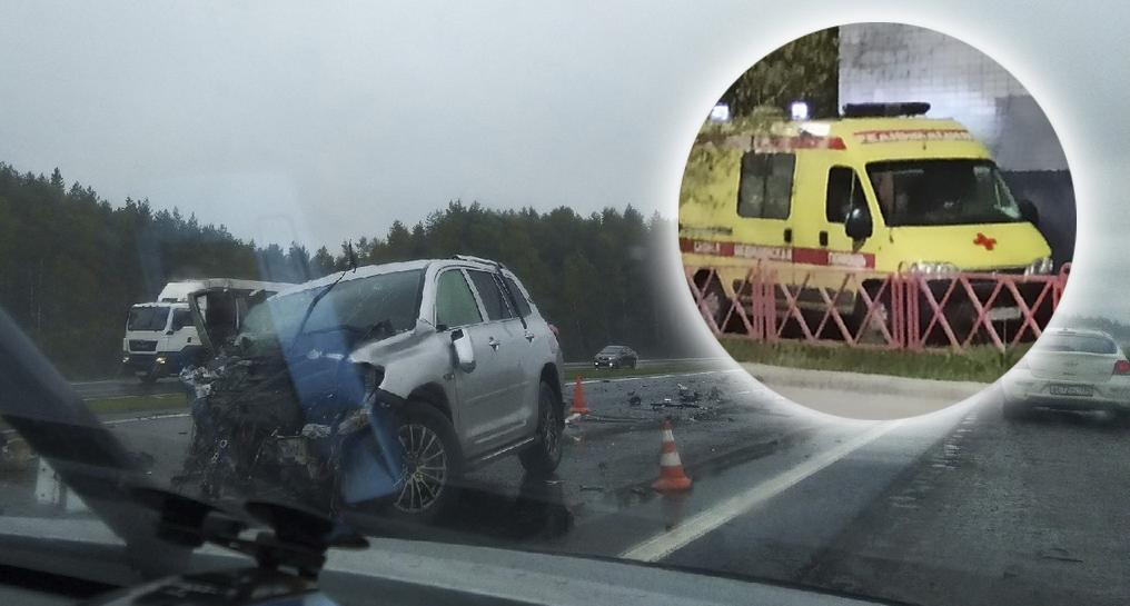 Внедорожник раскурочило, а фура перевернулась: ДТП под Ярославлем