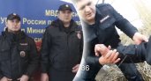 Полицейские спасли тонущего рыбака под Ярославлем. Видео