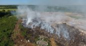 Под Ярославлем горит огромная территория мусорного полигона
