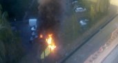 В Ярославле прямо во дворе жилого дома сгорел автомобиль