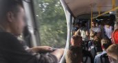 "Схватил за шею и зажал в дверях": мама из Ярославля хочет наказать водителя автобуса