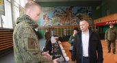 Губернатор Михаил Евраев передал мобилизованным дополнительное снаряжение