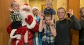 Отец один растит троих детей: к многодетным родителям в Ярославле пришел Дед Мороз