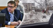 "Других мест нет": чиновники заваливают дворы в центре Ярославля грязным снегом