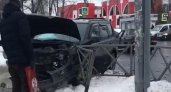 «Вылетел прямо на тротуар!»: в Ярославле произошло массовое ДТП (видео)