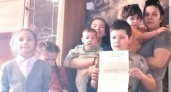 Мать-сирота шестерых детей наконец получит дом спустя 7 лет скитания по родственникам