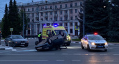 На площади Волкова Лада в ДТП Лада перевернулась на крышу