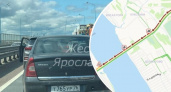 Ярославцы встали в гигантскую пробку на мосту из-за ремонтных работ 
