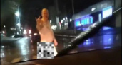 В Рыбинске голый мужчина бросался на машины 