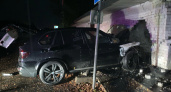  В Рыбинске водитель БМВ врезался в стену клуба и умер