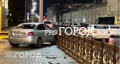 В Ярославле машина врезалась в Волковский театр