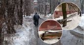 В Ярославле строительные леса упали на мать с ребенком