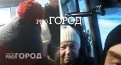 "Дверями придавило женщину": ярославец о штурме автобуса во время давки