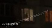 Житель дома на Фрунзе дразнит в окно прохожих своими гениталиями