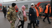 Ярославские волонтеры встретили семьи с детьми и пожилым из Белгородской области
