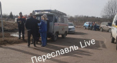 "7 человек погибли": скорый поезд влетел в рейсовый автобус в Ярославской области