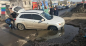 Ярославские водители тонут вместе с автомобилями в огромных лужах на дорогах