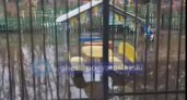 В ярославском детском саду воспитанники вынуждены тонуть в глубокой луже
