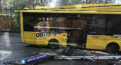 Водитель Яавтобуса отметил Пасху столкновением со столбом в Заволжском районе
