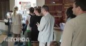  Стоим 100 человек: ярославцы пожаловались на очереди в поликлинике на Попова  