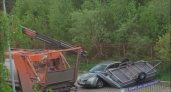  В Ярославле мусоровоз  опрокинул прицеп на автомобиль