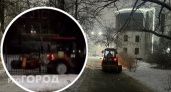Снегоуборочные машины ездят по Ярославлю с поднятыми ковшами