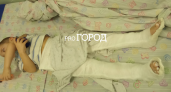 В Ярославле ребёнок сломал обе ноги на детской площадке в Юбилейном парке