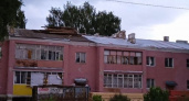 Жителей  поселка под Ярославлем заливает  из-за снесенной ураганом крыши