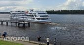Под Ярославлем причалил теплоход с бассейном и кинотеатром: каюты здесь по 700 тысяч
