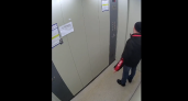 Ярославец плюнул в лифте на 3000 рублей штрафа перед камерой