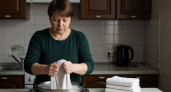 Кухонные полотенца снова белоснежные: забыла о кипячении, помогает одна хитрость с двумя ложками