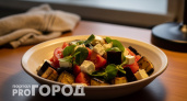 Муж просит готовить каждый день: делаю вкуснейший салат с хрустящими баклажанами за 15 минут