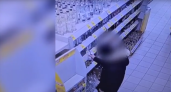 Украл на глазах у продавца бутылку водку и попался на видео: в Угличе задержали грабителя