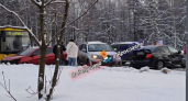 4 иномарки заблокировали проспект Авиаторов: утреннее ДТП парализовало движение в Ярославле
