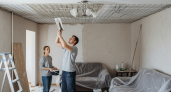 Мастер с 20-летним стажем показал альтернативу натяжным потолкам которая служит втрое дольше за копейки