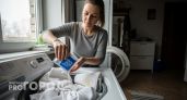 Простой трюк с одним средством превращает застиранные вещи в идеально чистые за одну стирку