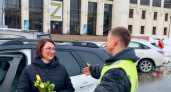 Роман Курцын и ярославская ГИБДД поздравили автоледи с 8 Марта